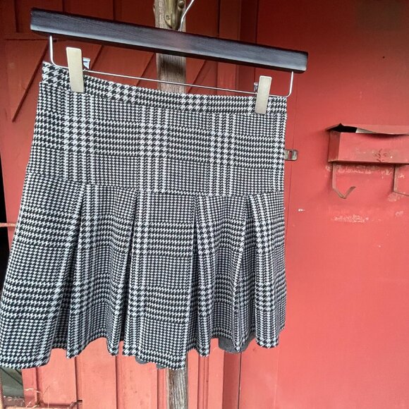 Girl's Large (10/12) Art Class B&W Houndstooth Pleated Mini Skirt - Picture 11 of 16